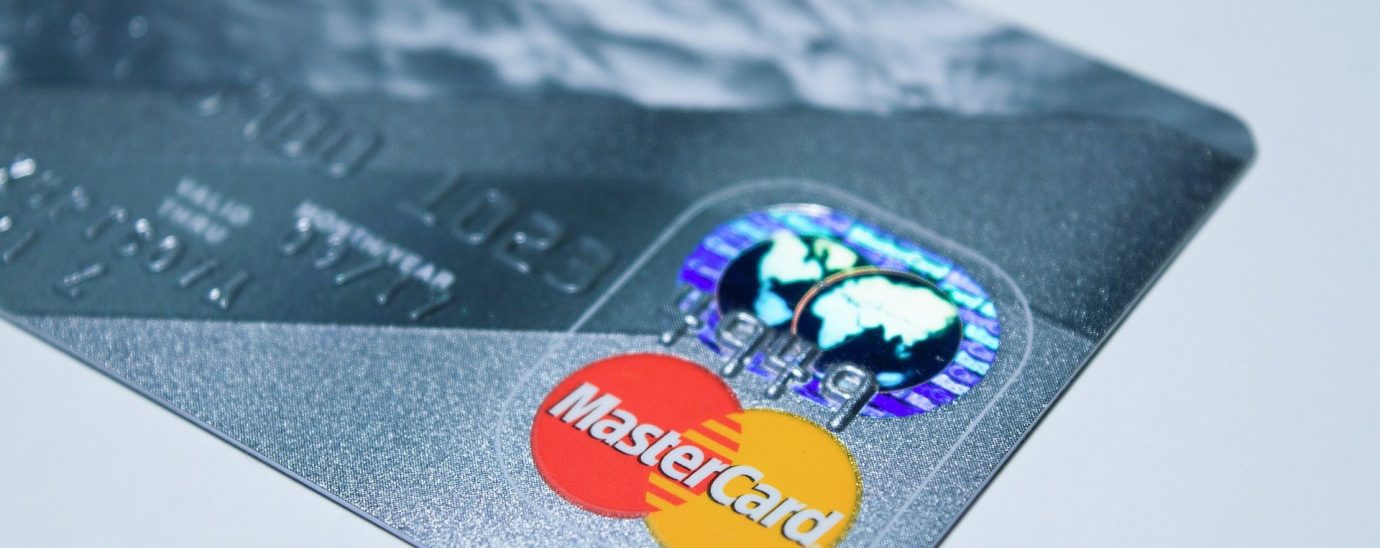 Mastercard has announced that it will stop issuing cards with a magnetic stripe. 